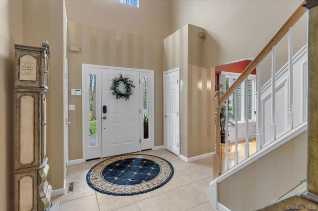 263 Old Commack Road, Kings Park, NY 11754