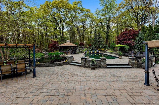 263 Old Commack Road, Kings Park, NY 11754