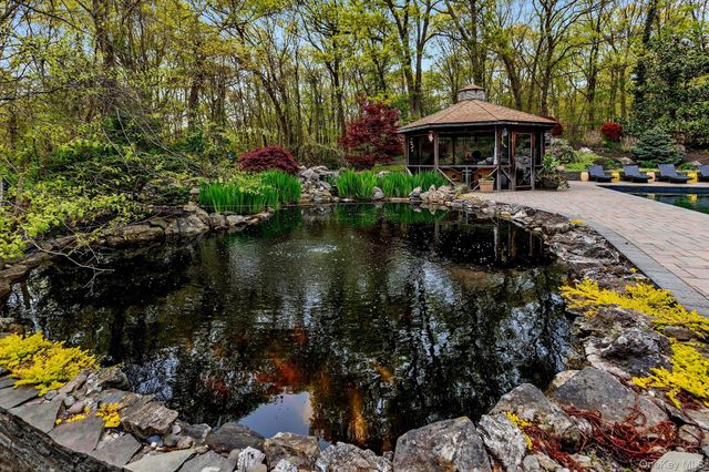 263 Old Commack Road, Kings Park, NY 11754