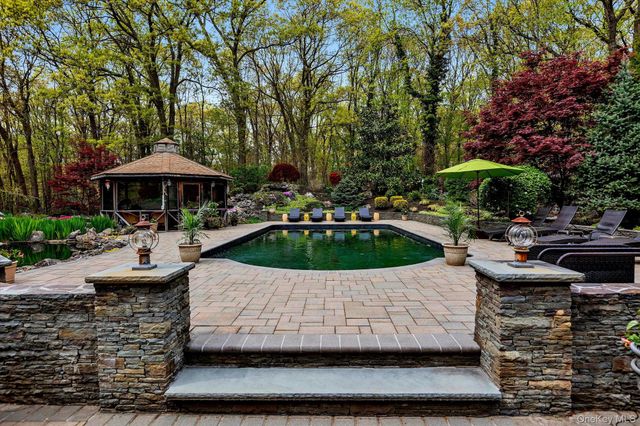263 Old Commack Road, Kings Park, NY 11754