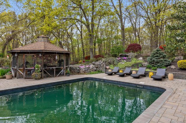 263 Old Commack Road, Kings Park, NY 11754