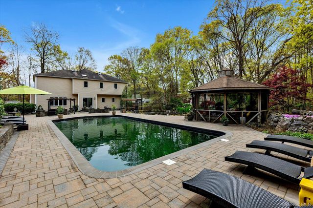 263 Old Commack Road, Kings Park, NY 11754