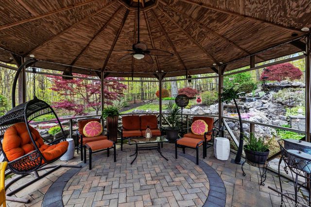 263 Old Commack Road, Kings Park, NY 11754