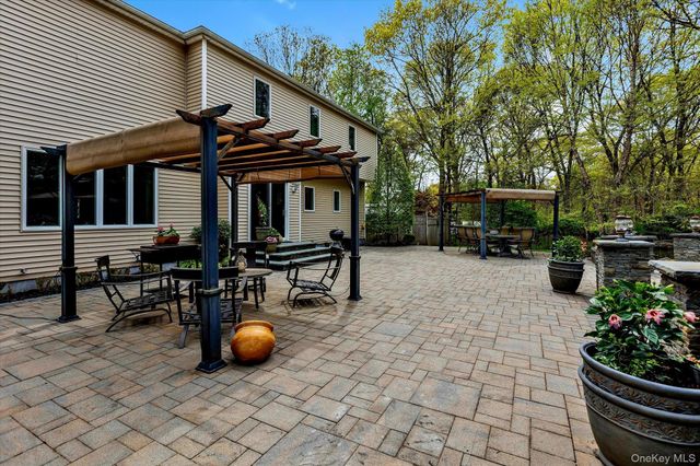 263 Old Commack Road, Kings Park, NY 11754