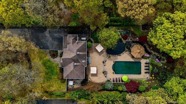 263 Old Commack Road, Kings Park, NY 11754