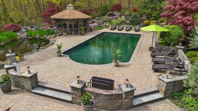 263 Old Commack Road, Kings Park, NY 11754
