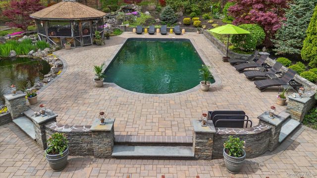 263 Old Commack Road, Kings Park, NY 11754