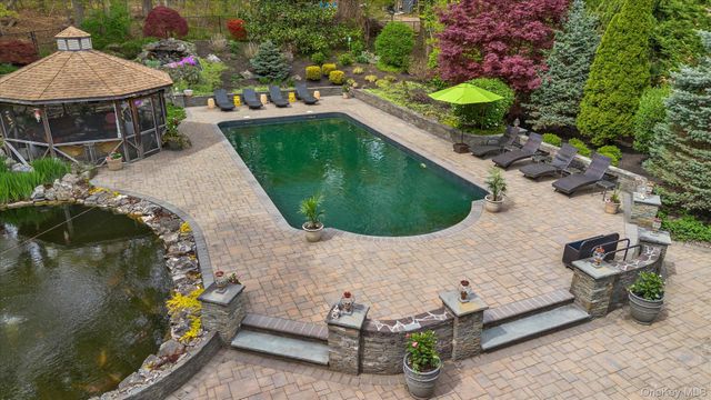 263 Old Commack Road, Kings Park, NY 11754