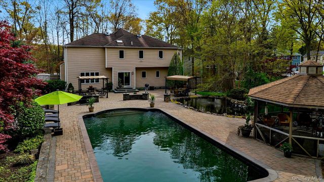 263 Old Commack Road, Kings Park, NY 11754