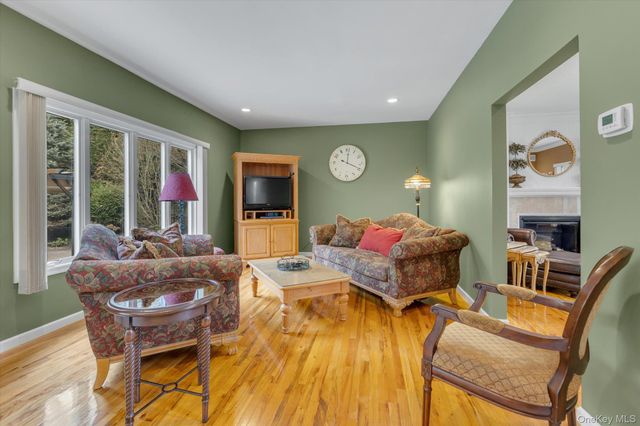 263 Old Commack Road, Kings Park, NY 11754