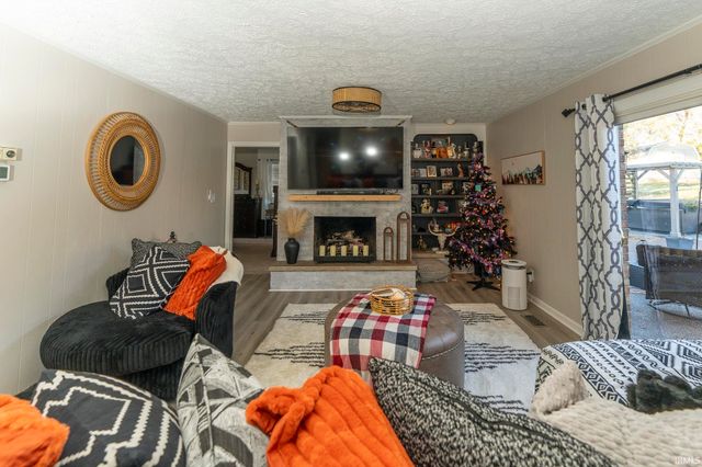 6700 Blue Spruce Drive, Newburgh, IN 47630