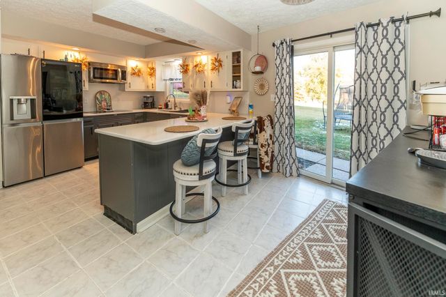 6700 Blue Spruce Drive, Newburgh, IN 47630