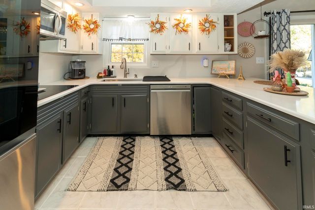 6700 Blue Spruce Drive, Newburgh, IN 47630