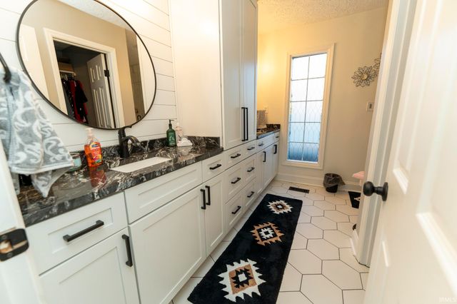 6700 Blue Spruce Drive, Newburgh, IN 47630