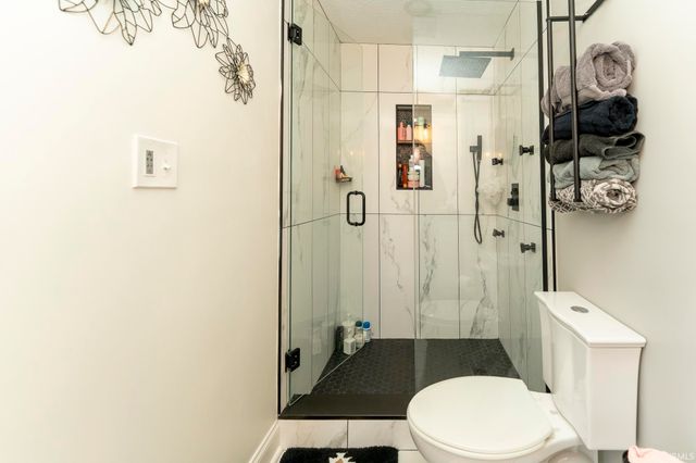 6700 Blue Spruce Drive, Newburgh, IN 47630