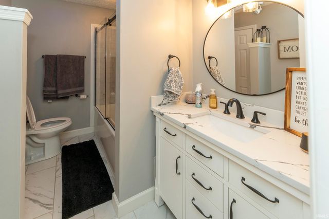 6700 Blue Spruce Drive, Newburgh, IN 47630