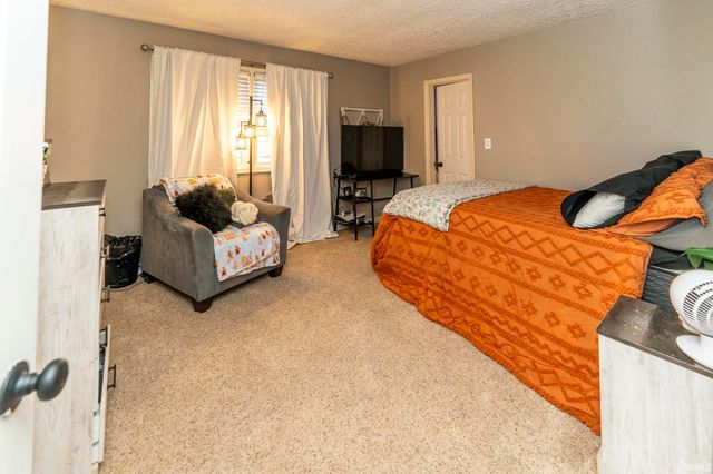 6700 Blue Spruce Drive, Newburgh, IN 47630