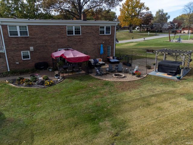 6700 Blue Spruce Drive, Newburgh, IN 47630