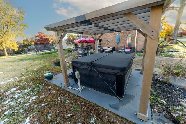 6700 Blue Spruce Drive, Newburgh, IN 47630