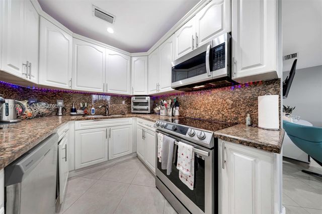 22105 SW 103rd Ave, Cutler Bay, FL 33190