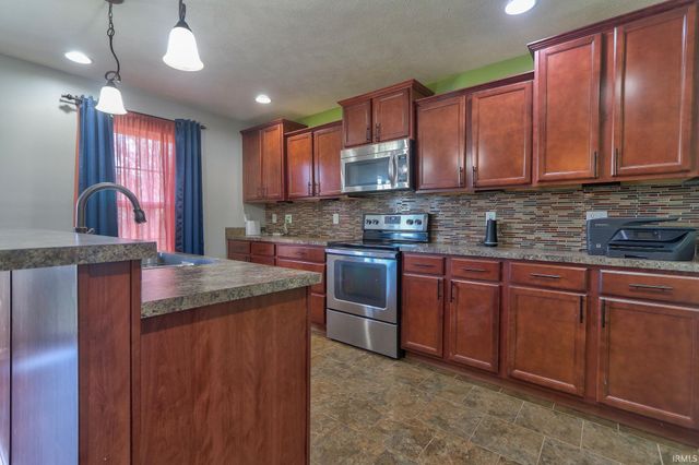 11423 Saker Drive, Evansville, IN 47725