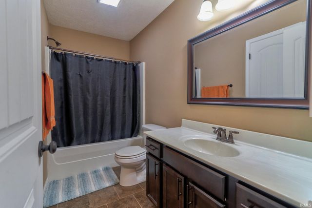 11423 Saker Drive, Evansville, IN 47725