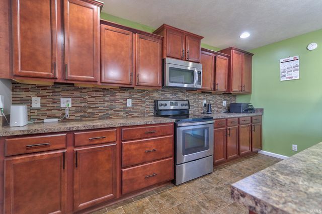 11423 Saker Drive, Evansville, IN 47725