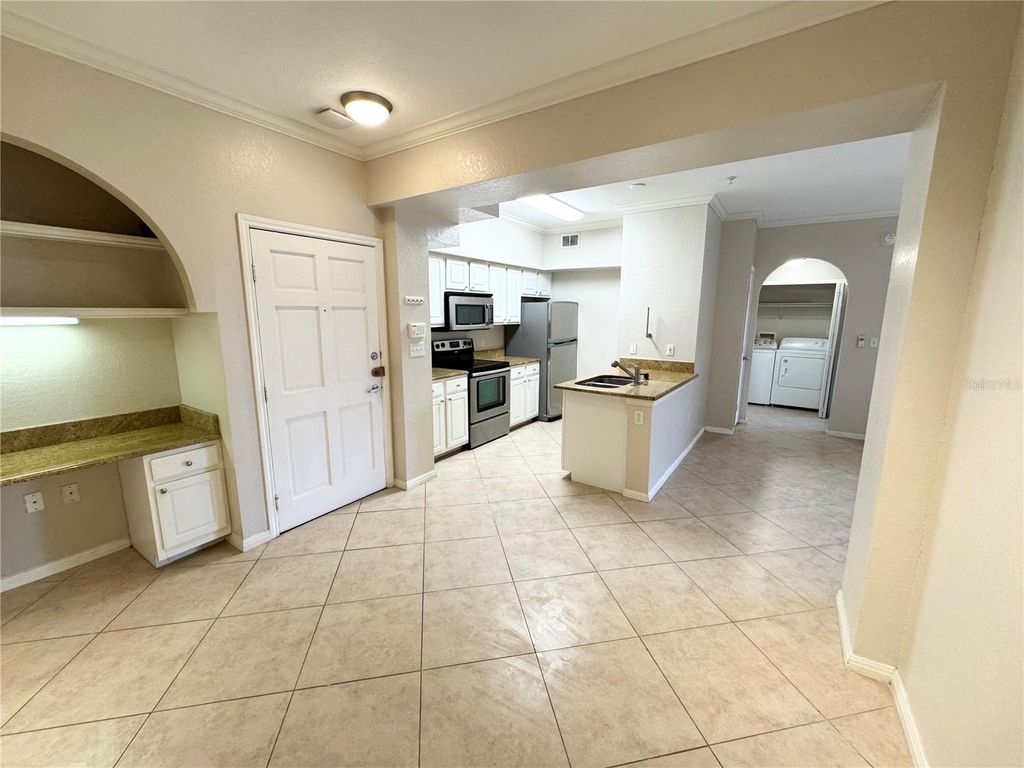 Image 7 of property listing at 911 N ORANGE AVENUE 532, Orlando, FL 32801