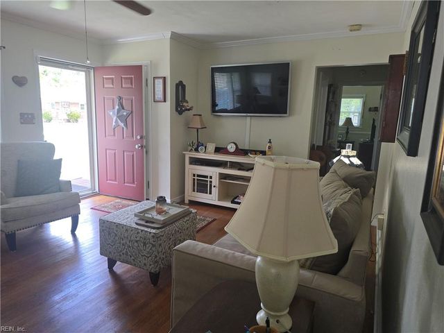 6 Montclare PL, Newport News, VA 23606