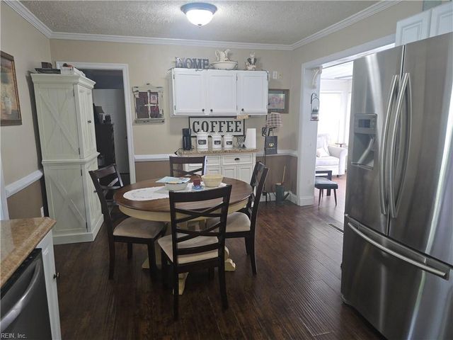 6 Montclare PL, Newport News, VA 23606