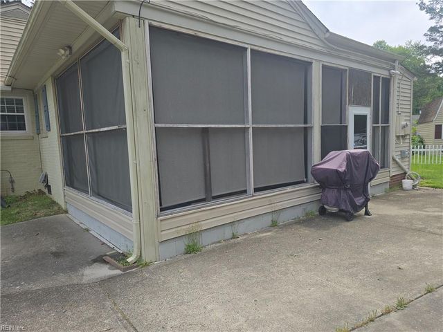 6 Montclare PL, Newport News, VA 23606