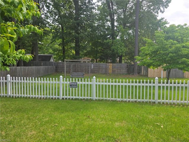 6 Montclare PL, Newport News, VA 23606