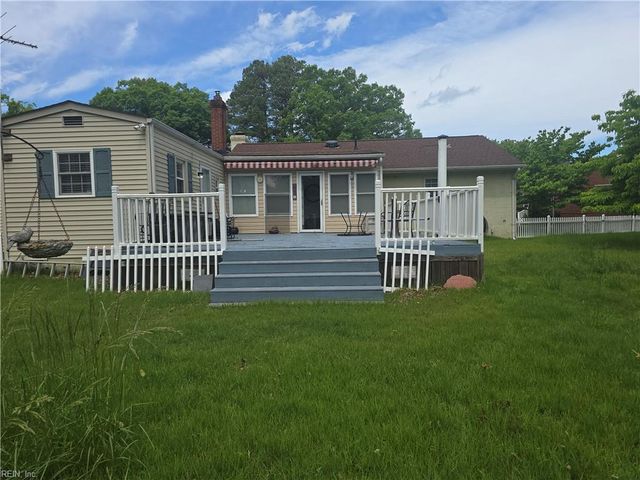 6 Montclare PL, Newport News, VA 23606