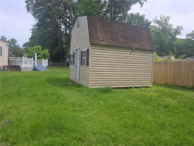 6 Montclare PL, Newport News, VA 23606