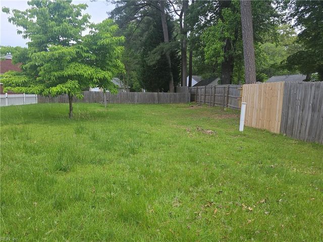 6 Montclare PL, Newport News, VA 23606