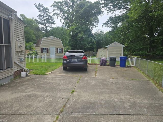 6 Montclare PL, Newport News, VA 23606