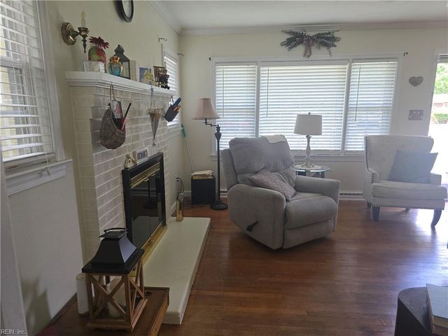 6 Montclare PL, Newport News, VA 23606