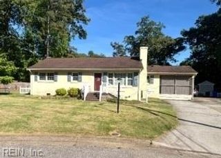 6 Montclare PL, Newport News, VA 23606