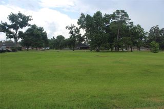 6610 Spencer Dr, Jones Creek, TX 77541