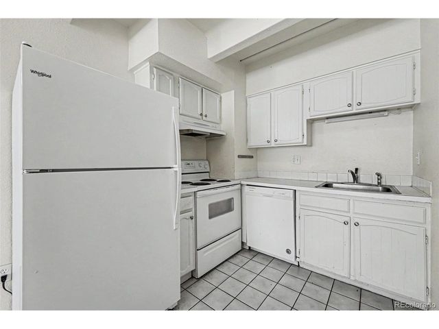 590 N Logan St 206, Denver, CO 80203