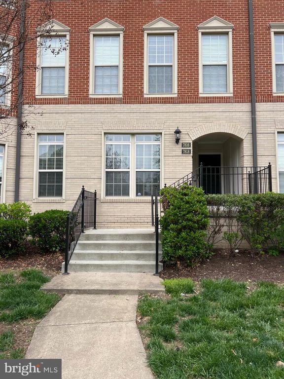 7818 CEDAR BRANCH DR, Gainesville, VA 20155