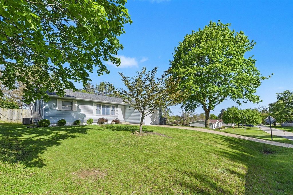 7418 Aumack Drive, Eau Claire, MI 49111