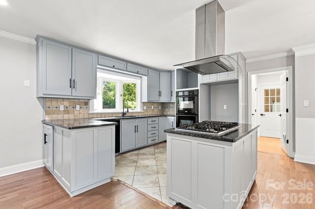 9110 Raintree Lane, Charlotte, NC 28277