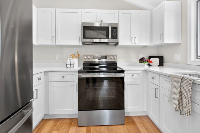 72 Arcadia Ave, Waltham, MA 02452