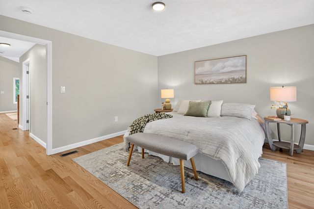 72 Arcadia Ave, Waltham, MA 02452