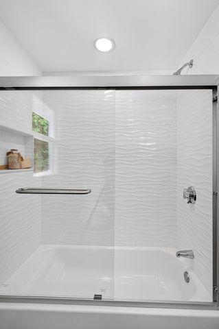 72 Arcadia Ave, Waltham, MA 02452
