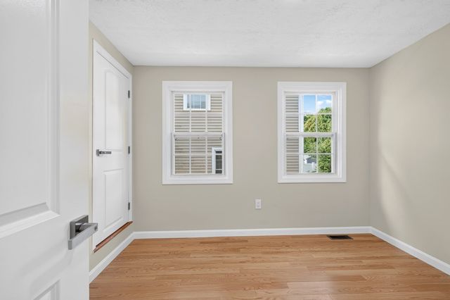 72 Arcadia Ave, Waltham, MA 02452