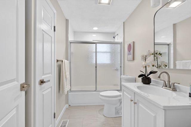 72 Arcadia Ave, Waltham, MA 02452