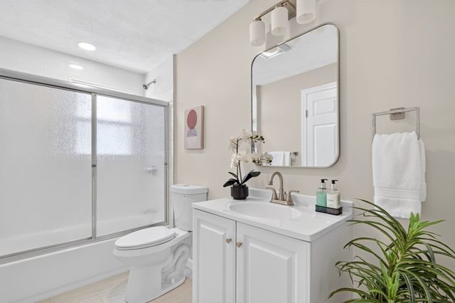 72 Arcadia Ave, Waltham, MA 02452