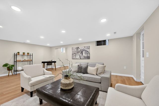 72 Arcadia Ave, Waltham, MA 02452